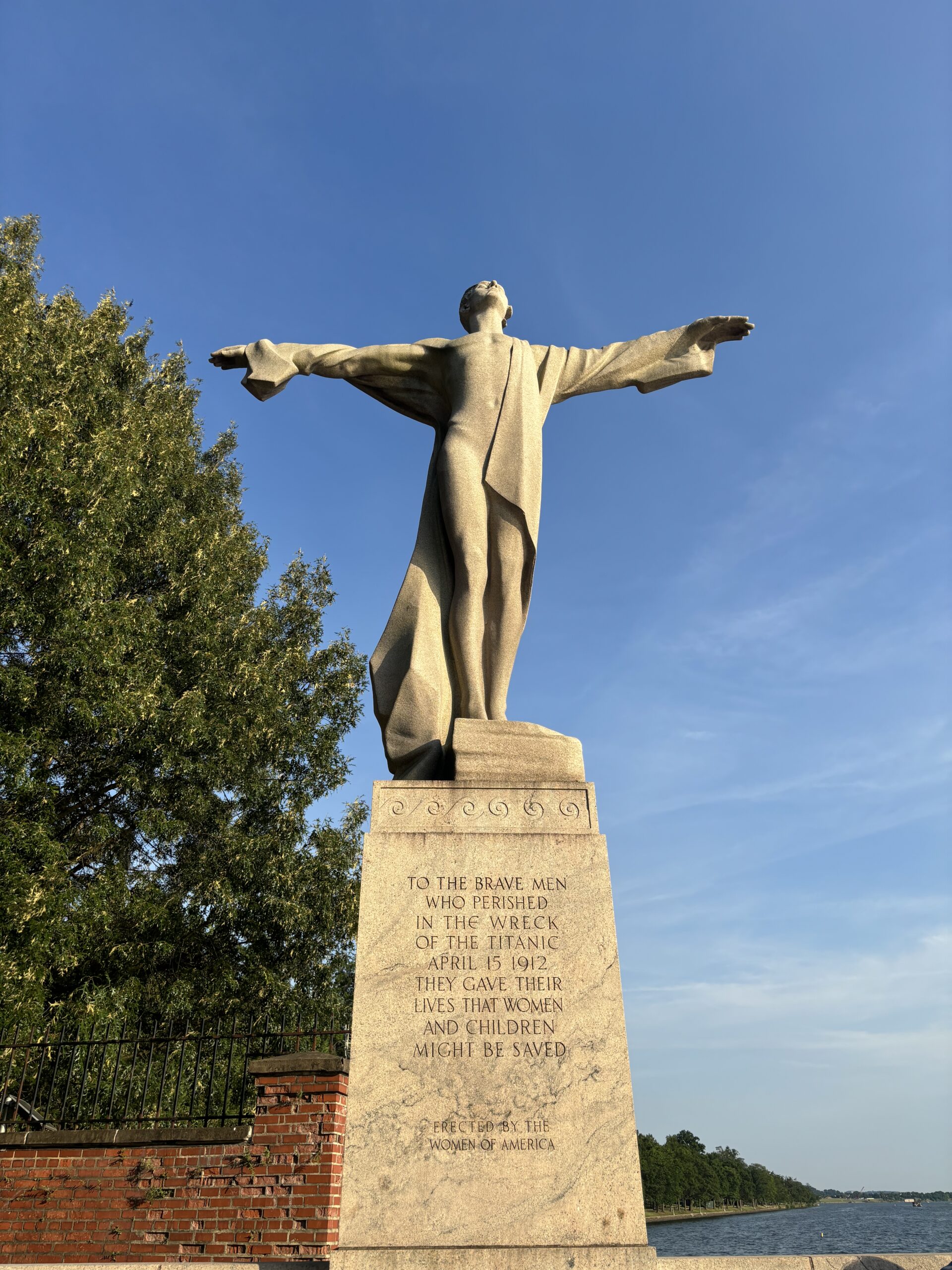 a monument of a man with his arms stretched out