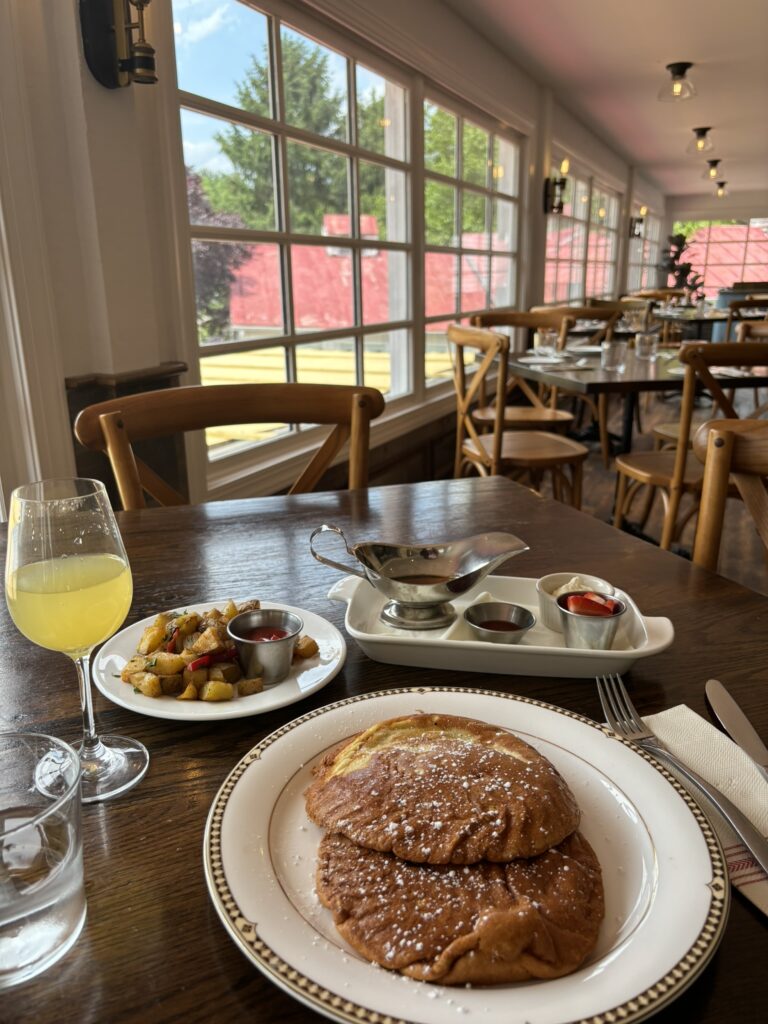 a restaurant near Sugarloaf Mountain 