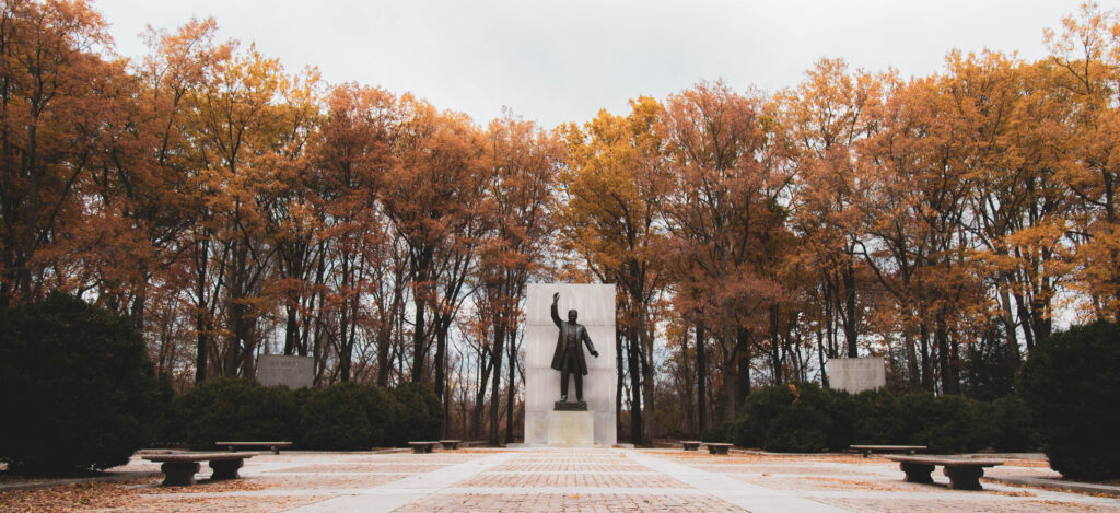 fall foliage and monument at Theodore Roosevelt Island