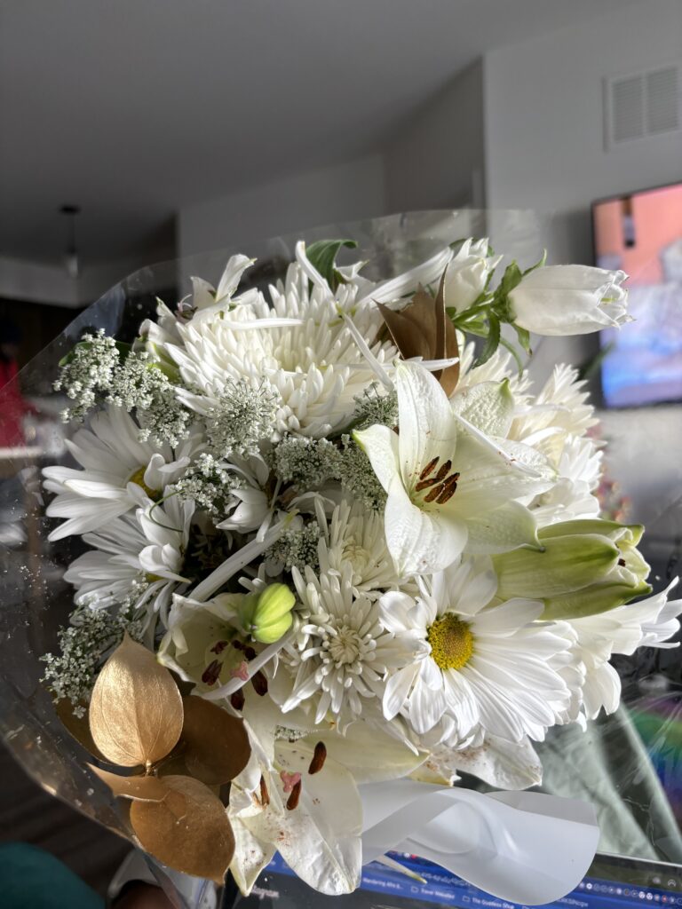 a beautiful bouquet of white flowers 